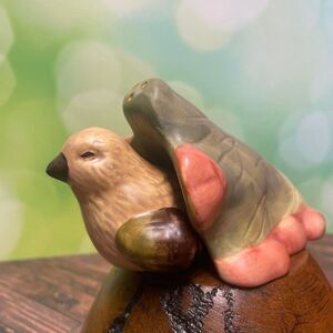 Vintage Silvestri Salt & Pepper Shaker – Bird Sheltered by a Leaf (1980/90)
